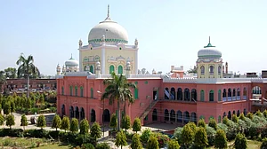 دارالعلوم دیوبند کے ذریعہ طلبا پر باہر کوچنگ نہ لینے کی عائد پابندی پر تنازعہ، ضلع مجسٹریٹ کو کارروائی کی ہدایت