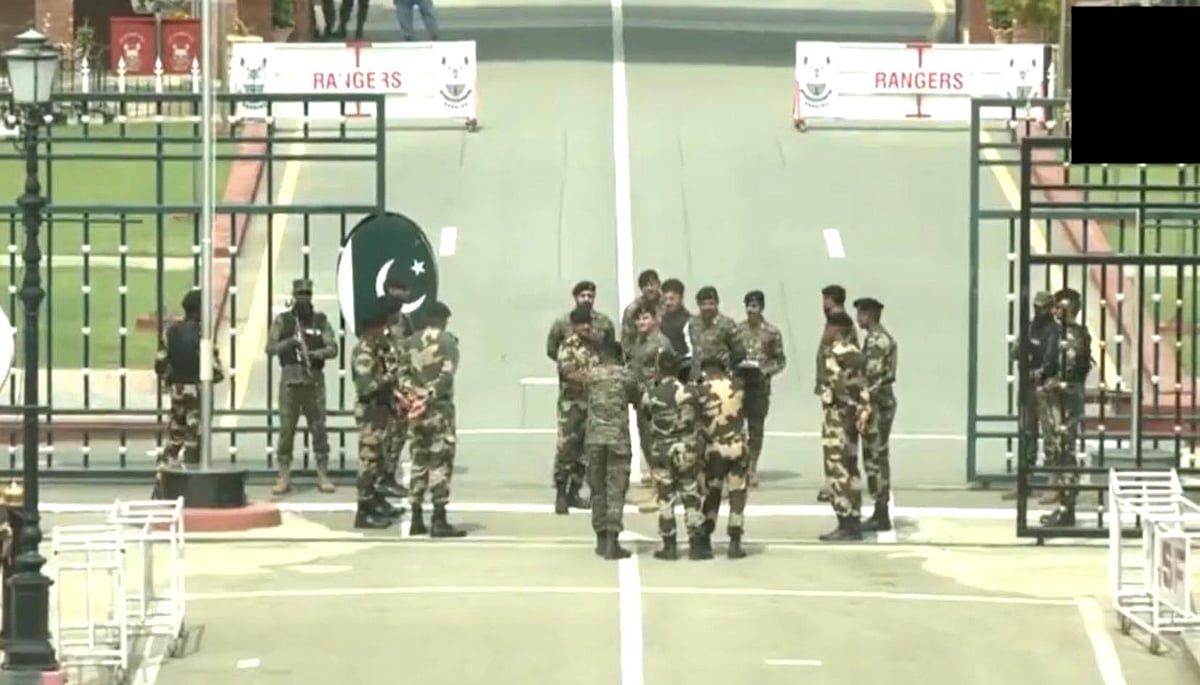 عید الالضحیٰ کے موقعے پر بھارت اور پاکستانی افواج نے آپس میں مٹھائیاں تقسیم کیں