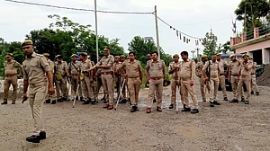 اٹاوہ میں اہیر رجمنٹ اور یادو مہاسبھا کے کارکنان کا پولیس سے تصادم، پتھراؤ اور فائرنگ سے حالات کشیدہ