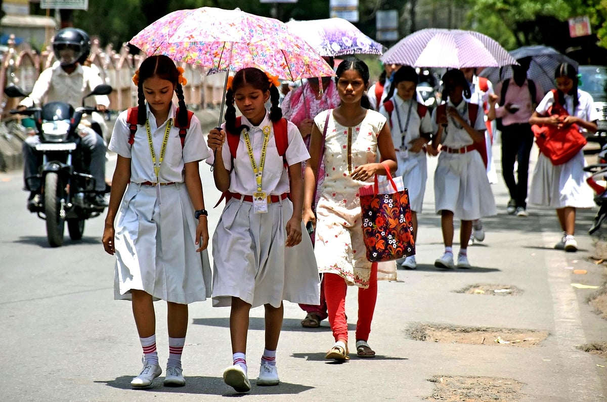 سورج کی تپش سے جل رہے دہلی کے باشندے، محکمہ تعلیم نے سبھی پرائیویٹ اسکولوں کو بند کرنے کا دیا حکم