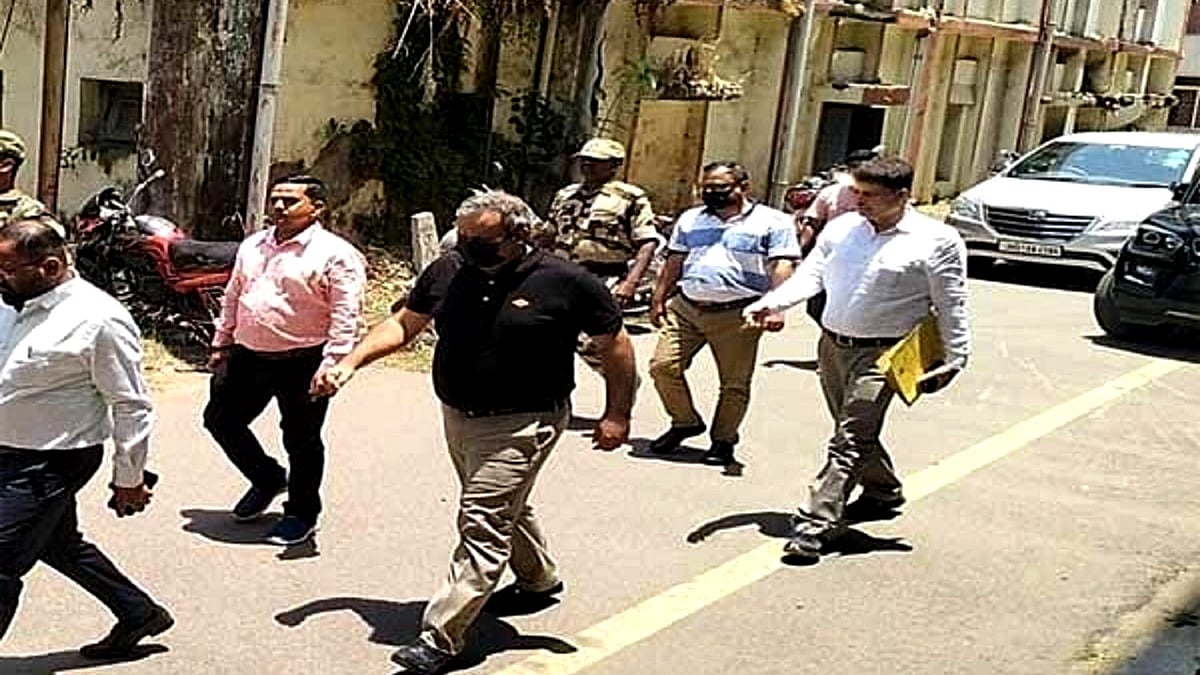 <div class="paragraphs"><p>امت اگروال اور دلیپ گھوش، تصویر آئی اے این ایس</p></div>