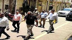 فوج اراضی گھوٹالہ: کولکاتا کے گرفتار کاروباری امت اگروال اور دلیپ گھوش کی عدالت میں پیشی، بھیجا گیا سنٹرل جیل