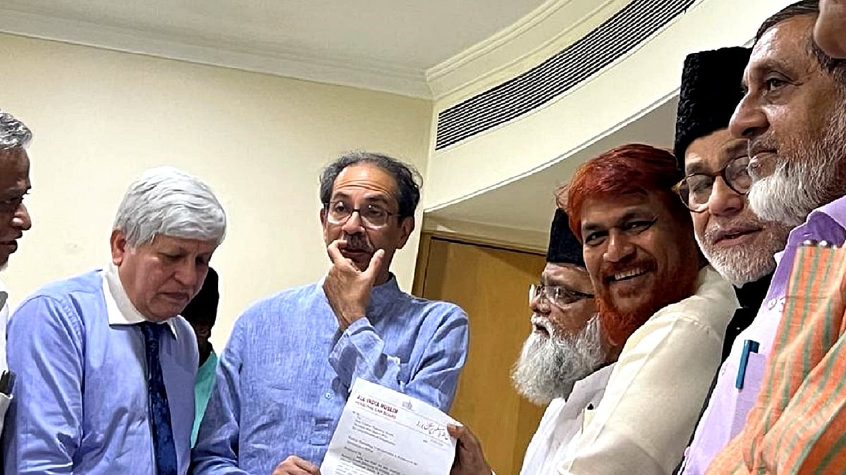<div class="paragraphs"><p>مسلم پرسنل لاء بورڈ کے وفد کی ادھو ٹھاکرے سے ملاقات</p></div>