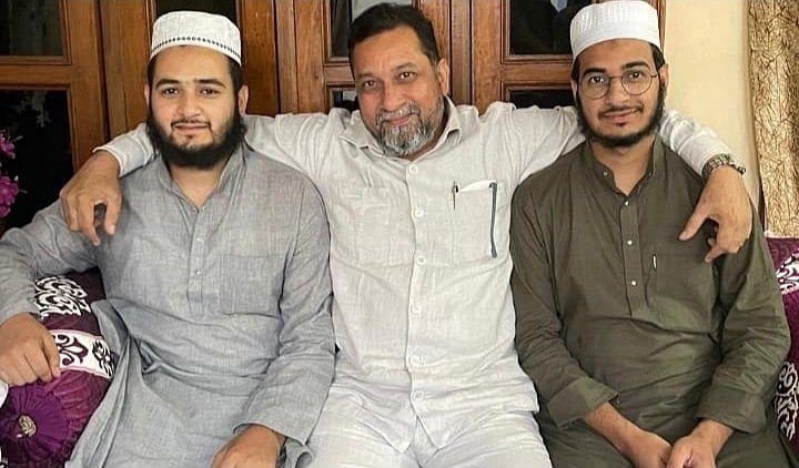 سہارنپور: مدرسہ میں پڑھنے والے دو مسلم بھائیوں نے بغیر کوچنگ کے پاس کیا نیٹ کا امتحان، ڈاکٹر بننے کا ہے خواب!