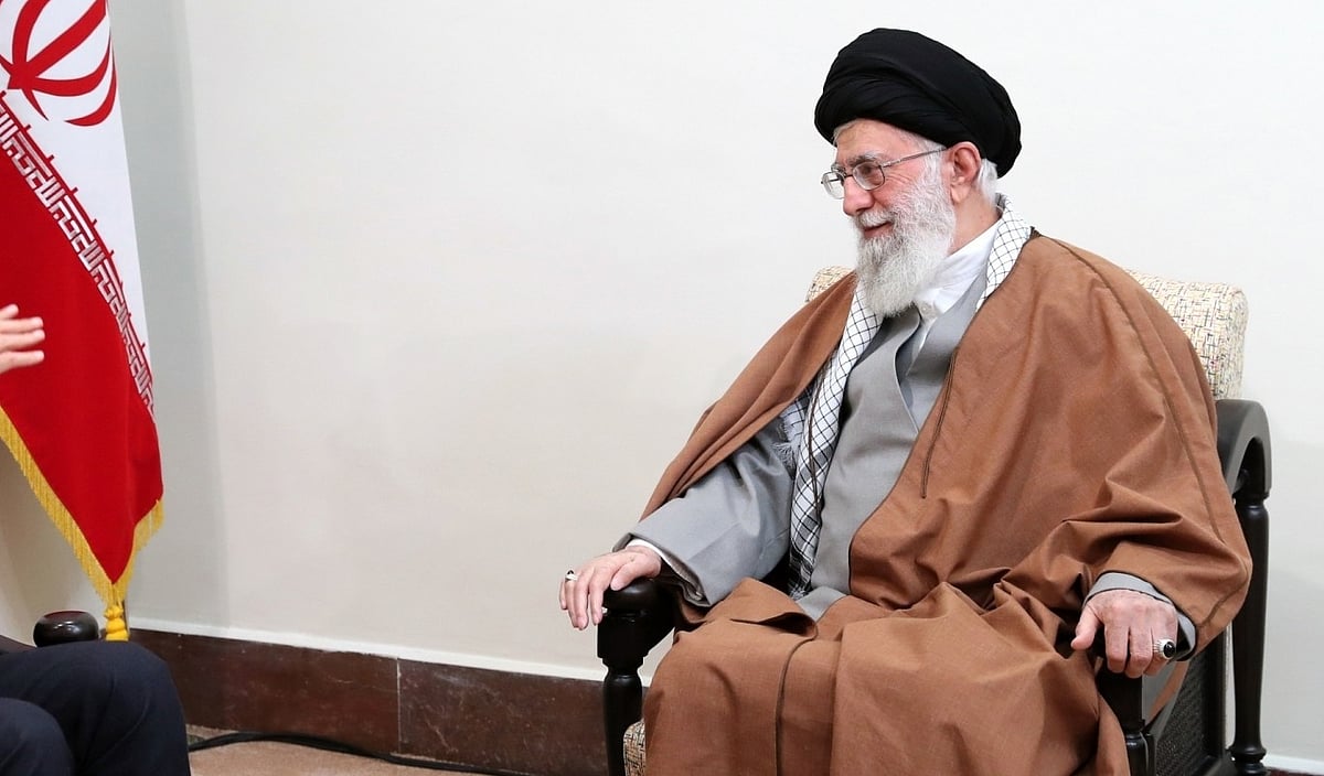 سویڈن قرآن کی توہین کرنے والے کو مسلم ممالک کے حوالے کرے: خامنہ ای