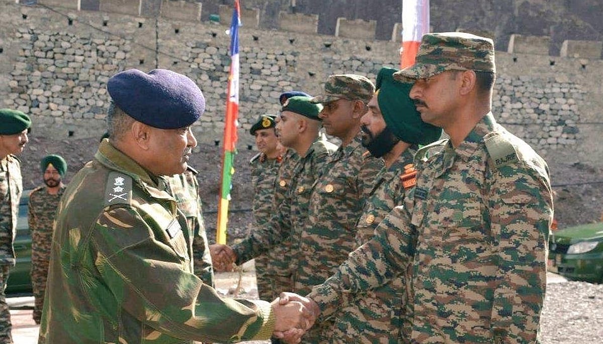 فوجی سربراہ منوج پانڈے کا لداخ دورہ، حقیقی کنٹرول لائن کی موجودہ صورتحال کا جائزہ لیا