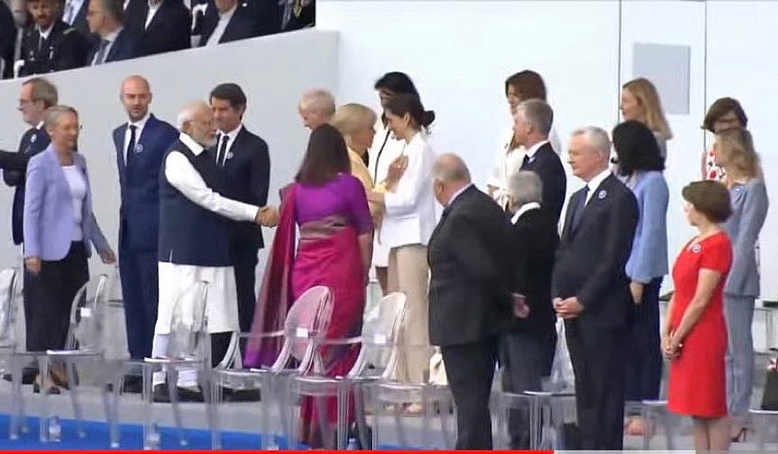 فرانس: ہندوستانی وزیر اعظم مودی کی ’بیسٹل ڈے پریڈ‘ میں شرکت، صدر امینوئل میکروں بھی رہے موجود