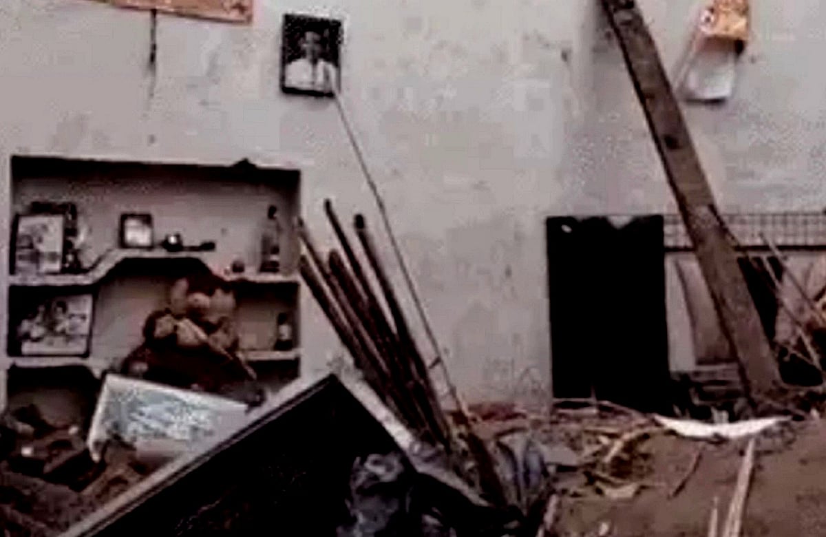مظفر نگر میں شدید بارش کے سبب گھر کی چھت گری، ملبے تلے دب کر خاتون اور 6 سالہ بیٹی کی موت