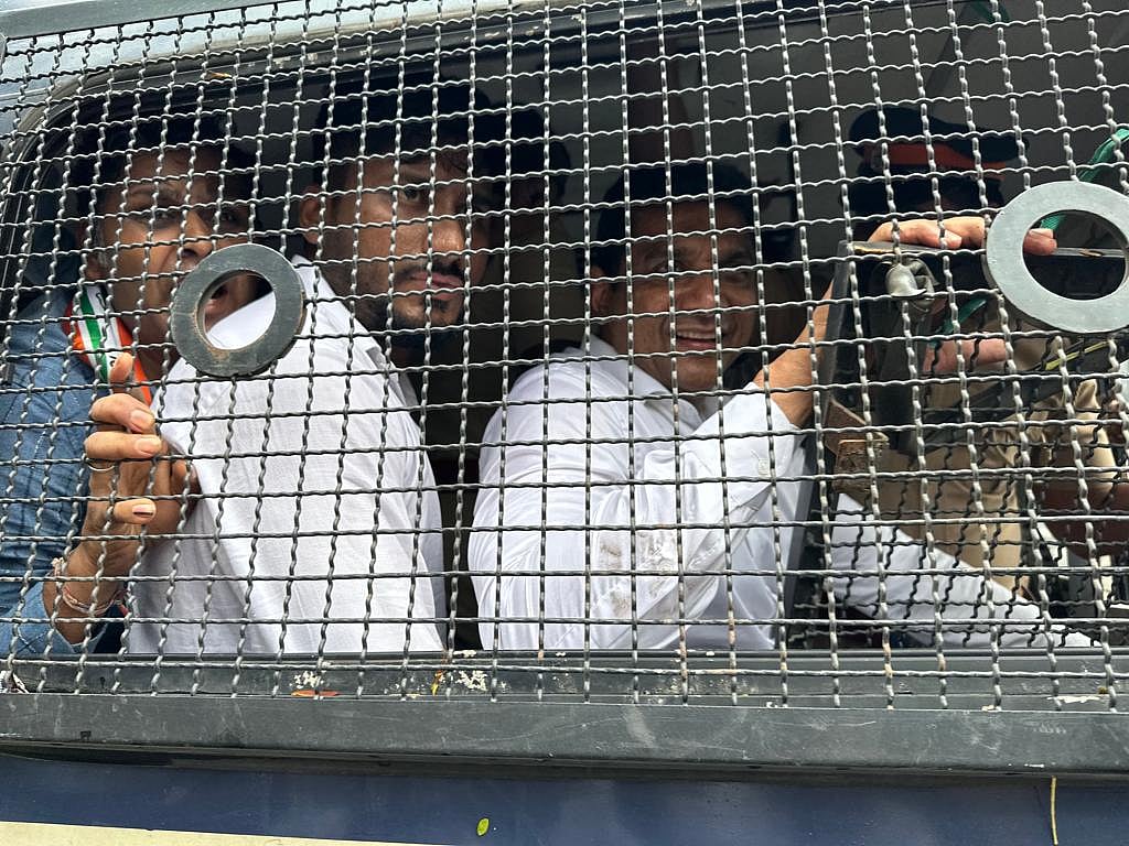 ممبئی: راہل گاندھی کی حمایت میں کانگریس کا زبردست احتجاج، سینکڑوں کارکنان نے دیں گرفتاریاں