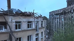 یوکرین کے لفیف شہر میں رہائشی عمارت پر گری روسی میزائل، 3 افراد کی موت، 8 دیگر زخمی