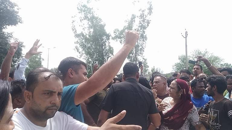 ہریانہ اسمبلی انتخاب: کرنال میں کانگریس حامیوں کا ہنگامہ، انتظامیہ پر ووٹ شماری کے دوران منمانی کا لگایا الزام