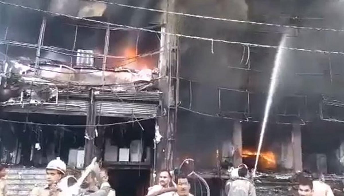 جھانسی میں آتشزدگی سے پانچ لوگوں کی موت، کروڑوں کی املاک جل کر خاکستر