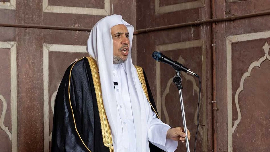 <div class="paragraphs"><p>محمد بن عبدالکریم عیسیٰ جامع مسجد دہلی میں خطبہ پیش کرتے ہوئے / ٹوئٹر /&nbsp;@MWLOrg</p></div><div class="paragraphs"><p><br></p></div>