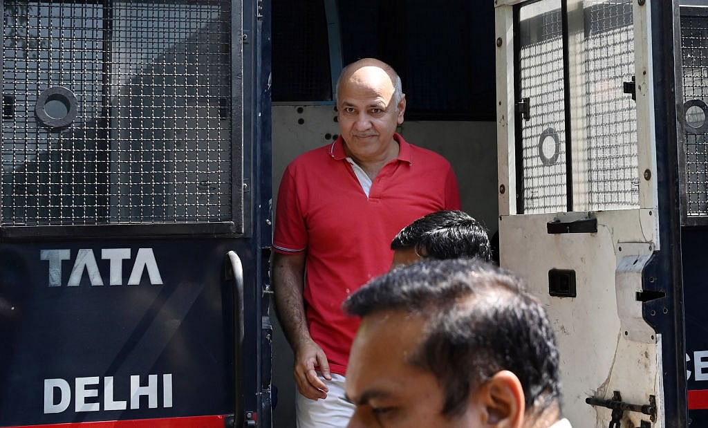 سپریم کورٹ کا منیش سسودیا کو راحت دینے سے انکار، بیوی کی بیماری کا حوالہ دے کر مانگی تھی عبوری ضمانت
