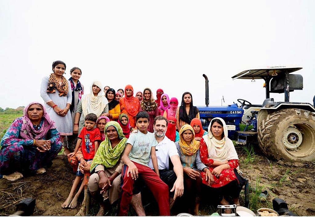 راہل گاندھی نے ہریانہ کے کسانوں کو اپنے گھر پر دعوت دے کر وعدہ کیا پورا، خوشی میں رقص کرنے لگیں مدینہ گاؤں کی خواتین!