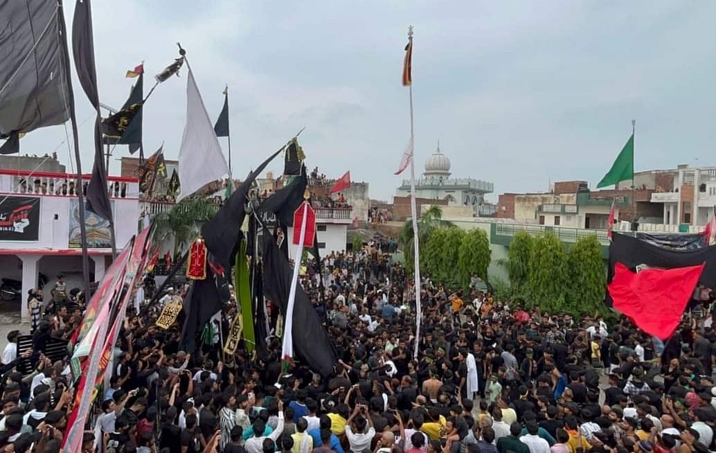 محرم میں فرقہ وارانہ خیر سگالی کی مثال بنا ’ساداتِ بارہہ‘، ماتم اور تعزیہ داری کے درمیان ہزاروں آنکھیں نم