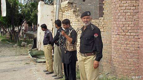 پاکستان: جیلوں میں بند سینکڑوں افراد کے خاندانوں کی صعوبتیں