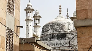 نفرت انگیز تقریر: اویسی-اکھلیش کے خلاف ہندو فریق کی عرضی وارانسی عدالت سے خارج