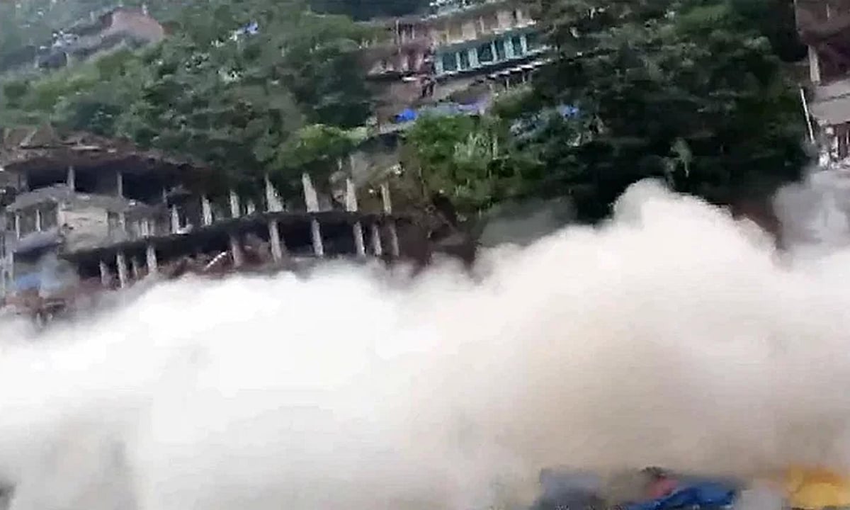 ہماچل کے کلو میں پلک جھپکتے ہی کئی گھر زمیندوز، لینڈ سلائیڈنگ کی ہولناک ویڈیو منظر عام پر