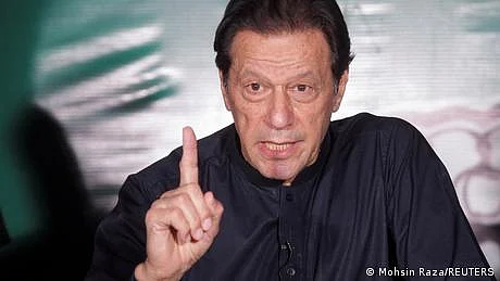 عدالتوں میں عمران خان کے مقدمات مرکز نگاہ