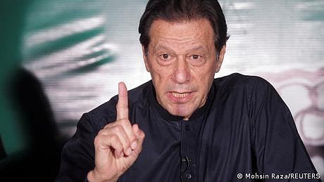 عدالتوں میں عمران خان کے مقدمات مرکز نگاہ