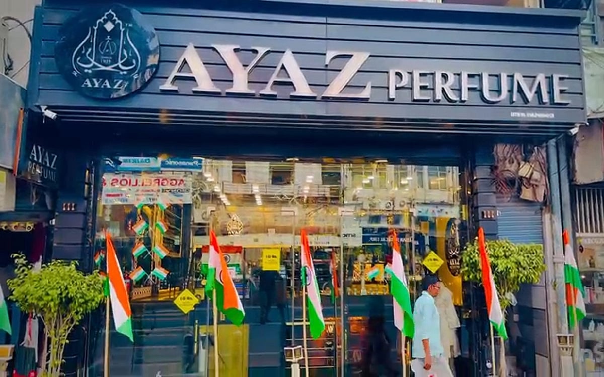 15 اگست سے قبل بازار میں 'ترنگے' کی دھوم، پتنگ اور ٹی شرٹ کی خوب ہو رہی خریداری، دیکھیں تصویری جھلکیاں