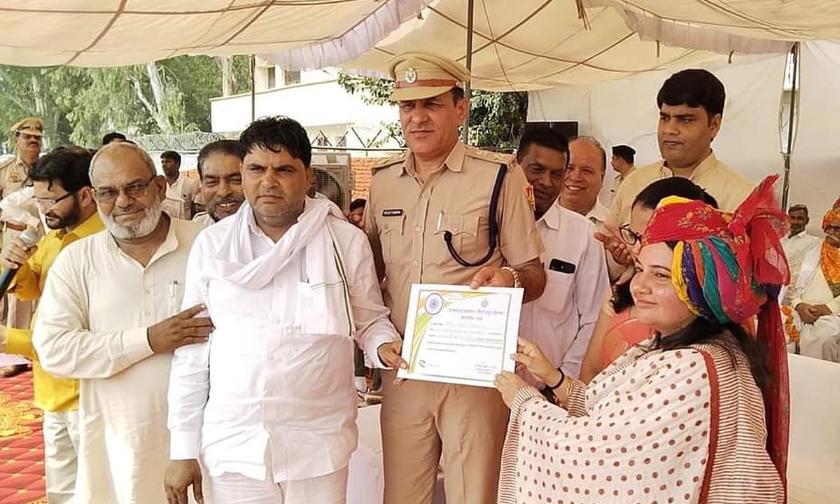 نوح فسادات میں گروکل کو بچانے والے بھادس کے سرپنچ شوکت علی ’امن ایوارڈ‘ سے سرفراز