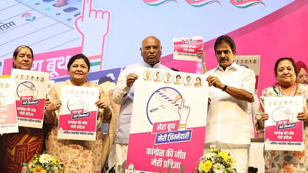 <div class="paragraphs"><p>تصویر@Kharge</p></div>