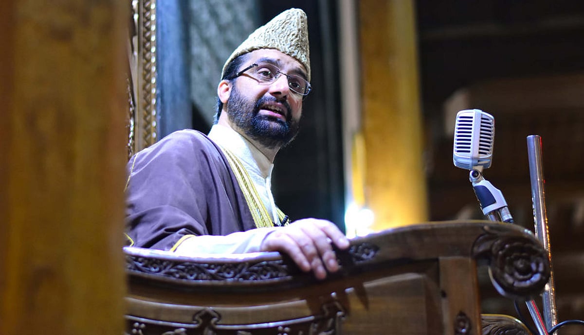 میر واعظ عمر فاروق کی نظر بندی ختم، تاریخی جامع مسجد سری نگر میں 4 سال بعد دیں گے جمعہ کا خطبہ