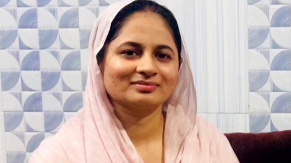 <div class="paragraphs"><p>پی سی ایس جے کے لیے منتخب گلفشاں / تصویر آس محمد کیف</p></div>