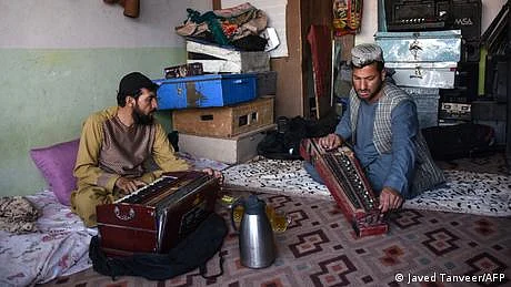میوزک بجانے پر افغانستان میں چھ افراد گرفتار