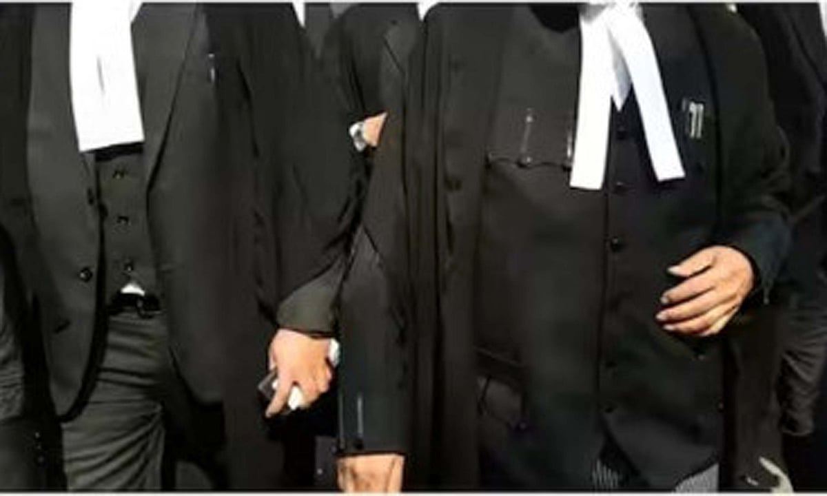 پاکستان میں وکلاء کی آواز دبانے کے لیے عدالت کو بنایا جا رہا اسلحہ، حقوق انسانی تنظیموں سے مداخلت کا مطالبہ