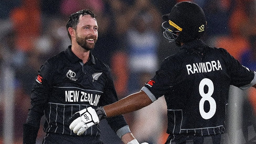 <div class="paragraphs"><p>ڈیوون کانوے اور رچن رویندر، تصویر&nbsp;<a href="https://twitter.com/BLACKCAPS">@BLACKCAPS</a></p></div>