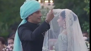 اداکارہ ماہرہ خان نے دوسری شادی کی، دلہن کے لباس میں دیکھ کر  دولہا کے آنسو چھلکے