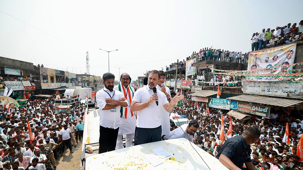 <div class="paragraphs"><p>تلنگانہ میں عوام سے خطاب کرتے راہل گاندھی، تصویر @INCIndia</p></div>