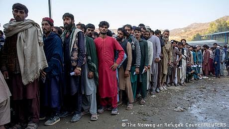 افغانوں کو رضاکارانہ طور پر پاکستان چھوڑنے کے لیے مزید مہلت؟