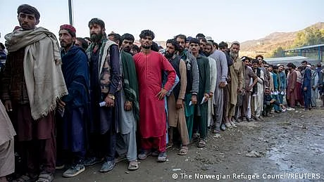 افغانوں کو رضاکارانہ طور پر پاکستان چھوڑنے کے لیے مزید مہلت؟