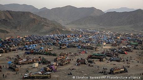پاکستان چھوڑنے والے مہاجرین کا افغانستان میں 'کوئی ٹھکانہ نہیں'