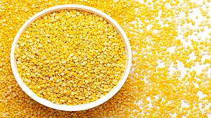 عوام مونگ کی دال کی قیمتوں سے پریشان، حکومت کا سستے داموں فروخت کرنے پر غور