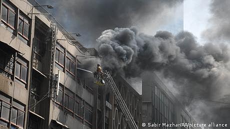 کراچی، شاپنگ مال میں آگ لگنے کا واقع، 11 افراد ہلاک