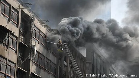 کراچی، شاپنگ مال میں آگ لگنے کا واقع، 11 افراد ہلاک