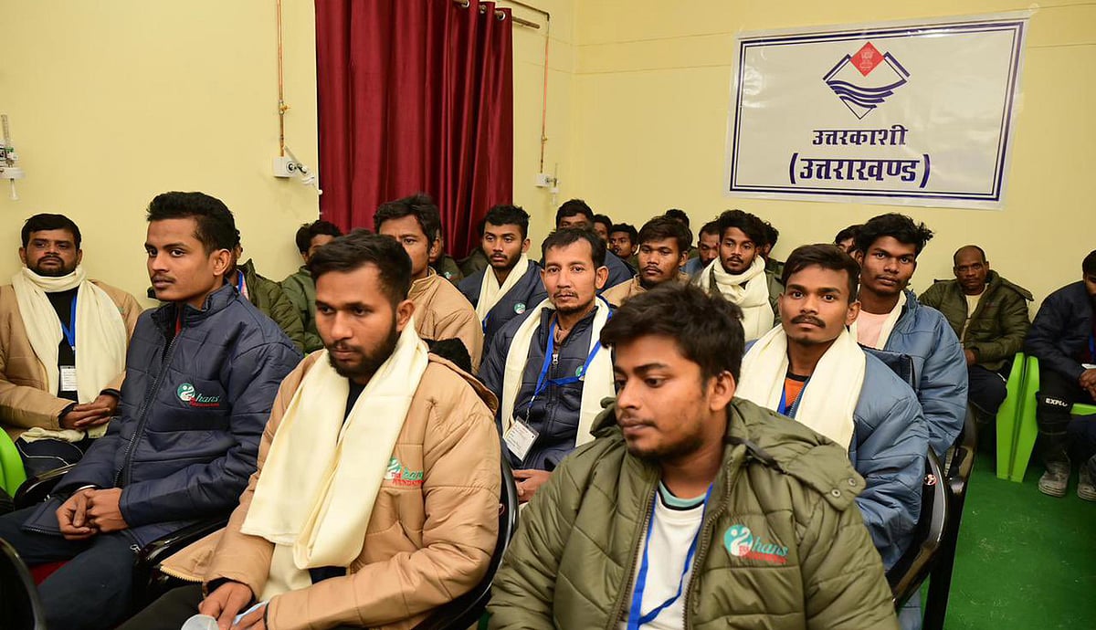 اتراکھنڈ سرنگ سے بچائے گئے 41 مزدوروں کو ہیلی کاپٹر کے ذریعے رشی
کیش ایمس لے جایا جا رہا