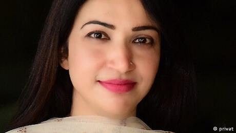 انگلیاں فگار اپنی