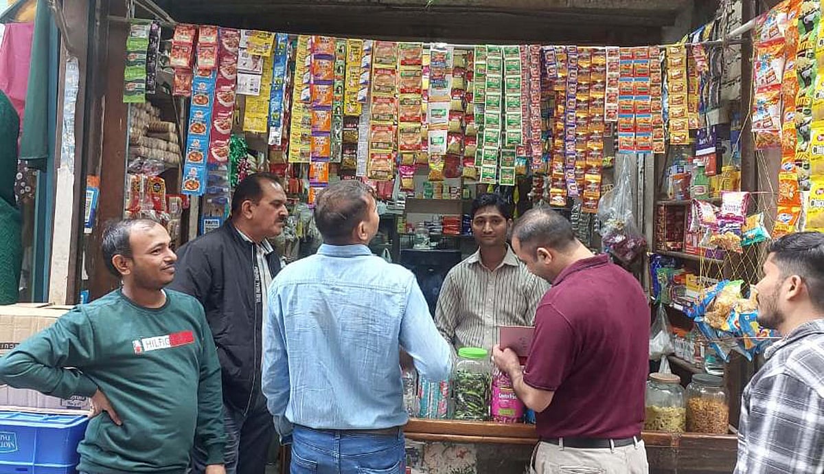 اسکولوں کے نزدیک چل رہی سگریٹ کی 70 دکانوں پر دہلی پولیس کی چھاپہ ماری