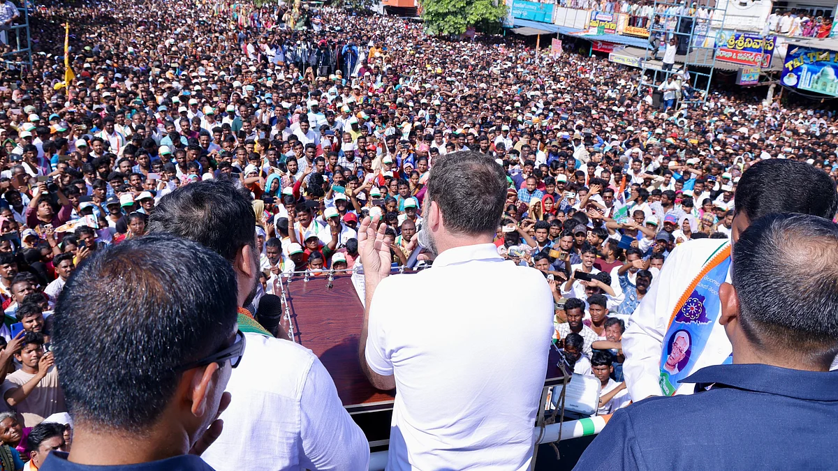 <div class="paragraphs"><p>تلنگانہ کے کھمم میں ریلی سے خطاب کرتے ہوئے راہل گاندھی، تصویر @INCIndia</p></div>