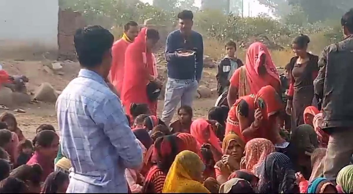 مدھیہ پردیش: بی جے پی امیدوار کی بیوی نے تقسیم کئے نوٹ، معاملہ درج
