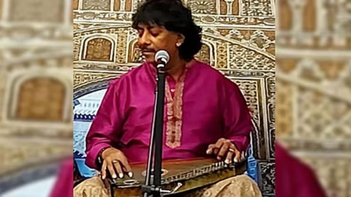 <div class="paragraphs"><p>استاد راشد خان</p></div>
