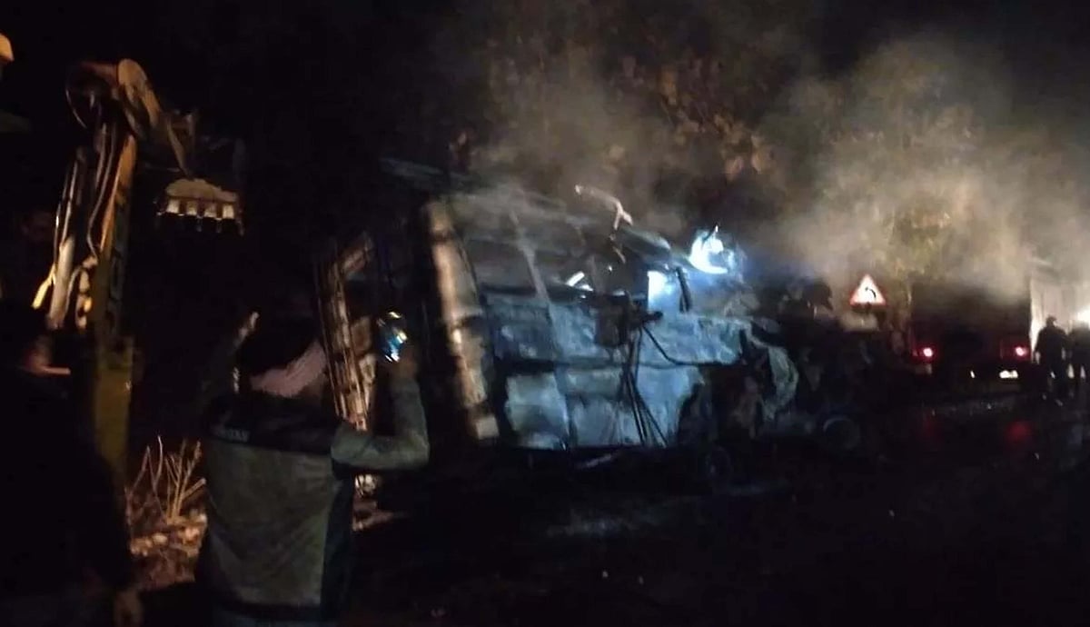 مدھیہ پردیش کے گونا میں المناک حادثہ، تصادم کے بعد بس میں آگ لگ گئی، 13 افراد ہلاک، متعدد زخمی