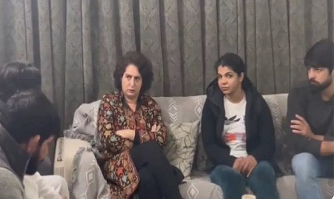 ’مودی حکومت میں ہر کوئی پریشان‘، پرینکا گاندھی نے بجرنگ پونیا اور ساکشی ملک سے کی ملاقات