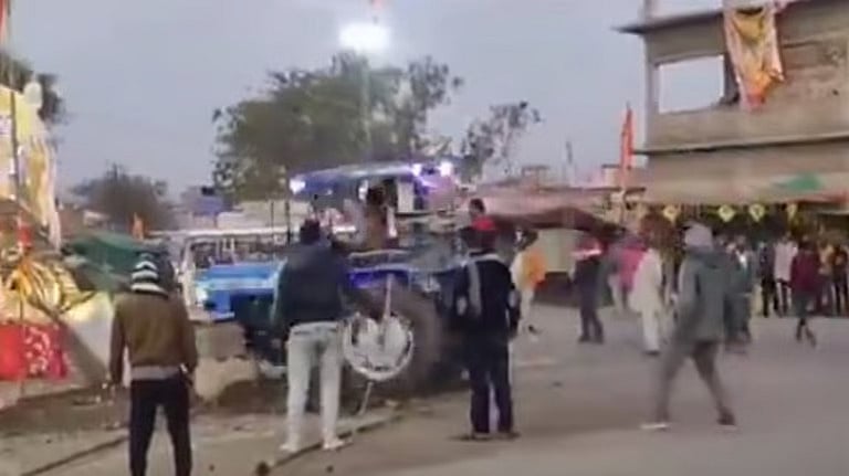اجین میں سردار پٹیل اور بابا امبیڈکر کا مجسمہ نصب کرنے پر تنازعہ، پتھراؤ و آگ زنی کے واقعات